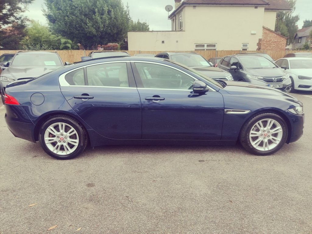 Used Jaguar XE 2016 for sale - 75359511: Photo 4