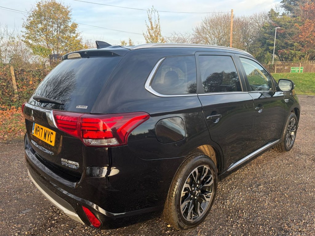 Used Mitsubishi Outlander 2017 for sale - 76595856: Photo 3