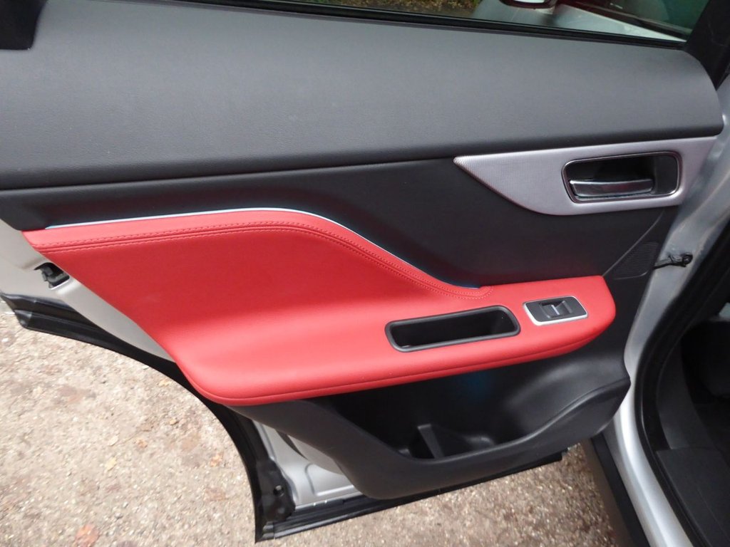 Used Jaguar F-Pace 2018 for sale - 76962440: Photo 15