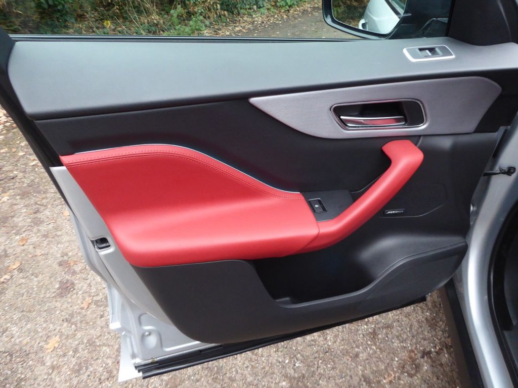 Used Jaguar F-Pace 2018 for sale - 76962440: Photo 18