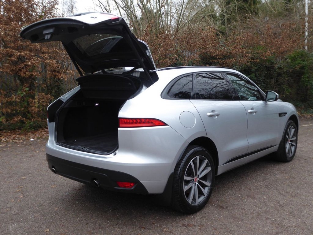 Used Jaguar F-Pace 2018 for sale - 76962440: Photo 9