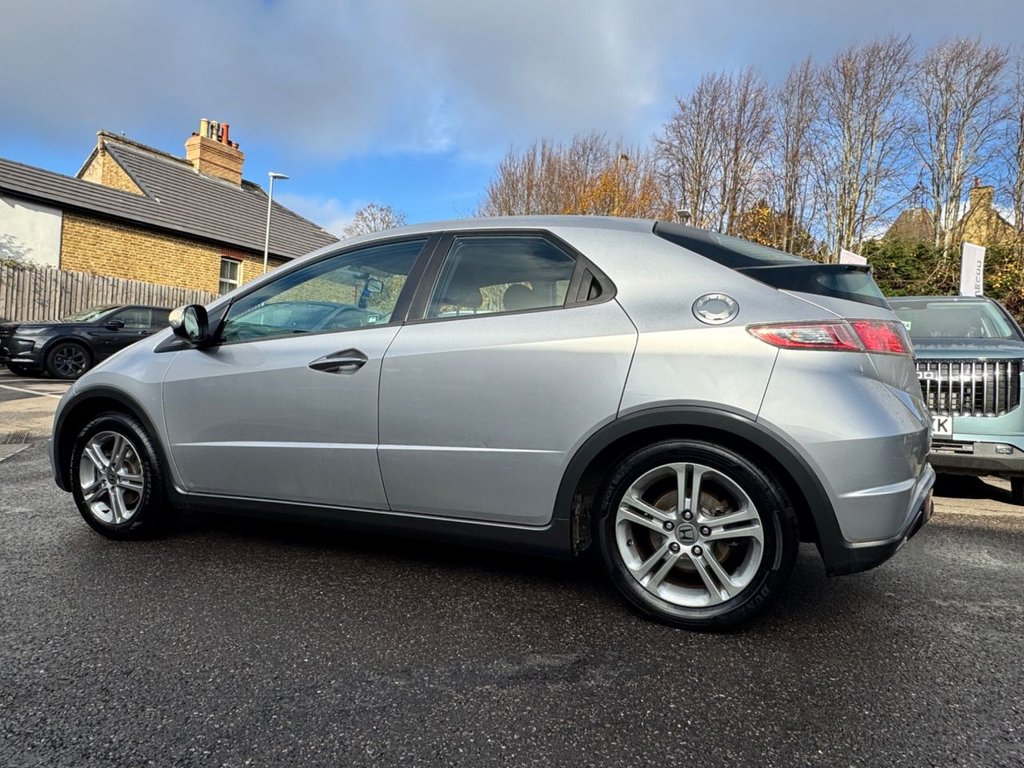 Used Honda Civic 2011 for sale - 76520552: Photo 6