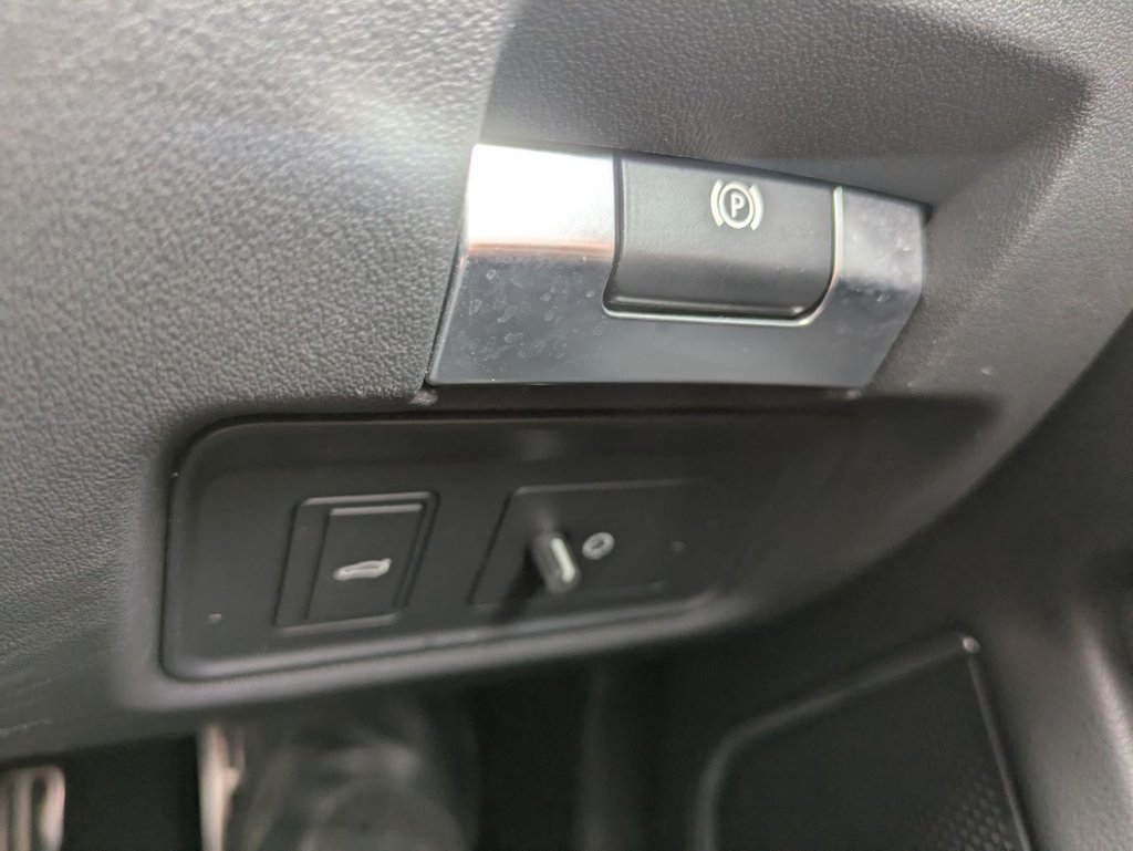 Used Jaguar XE 2018 for sale - 74833318: Photo 31