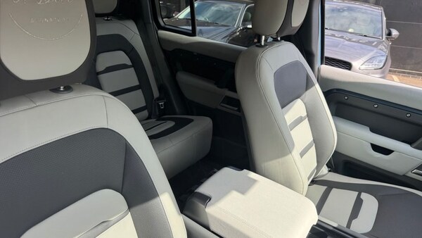 Used Land Rover Defender 2021 for sale - 72042906: Photo 25