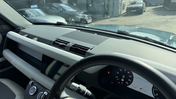 Used Land Rover Defender 2021 for sale - 72042906: Photo 31