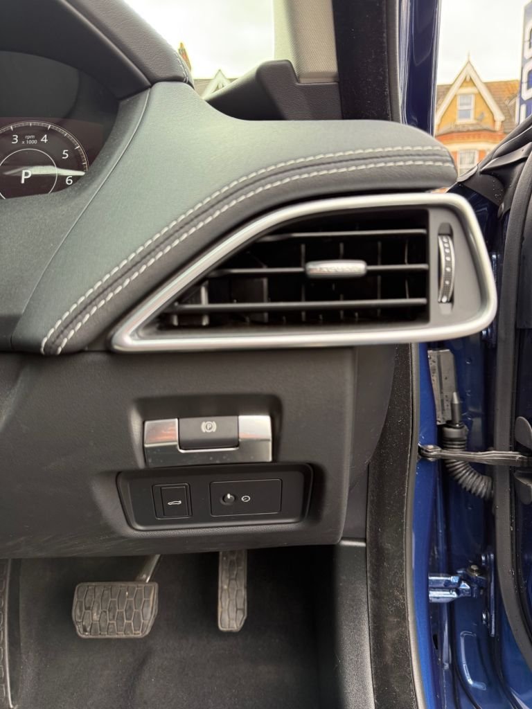 Used Jaguar XE 2021 for sale - 76386390: Photo 29