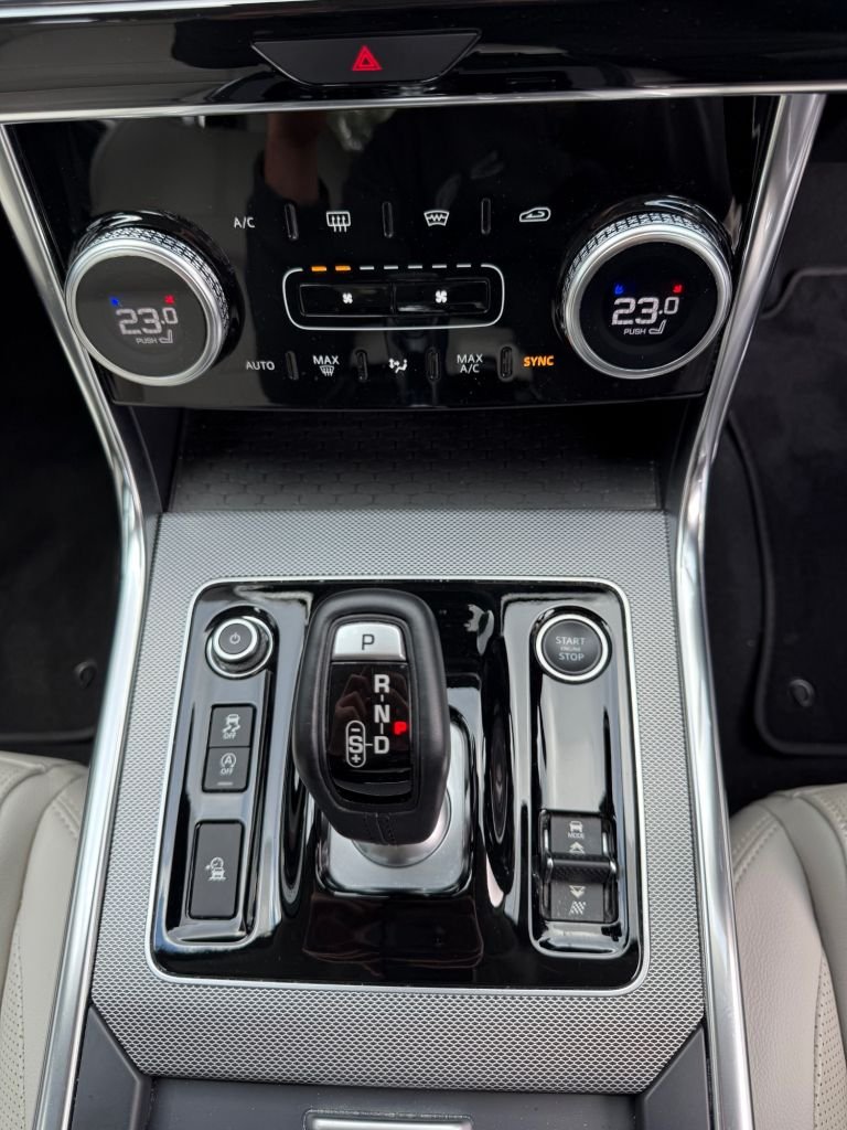 Used Jaguar XE 2021 for sale - 76386390: Photo 37