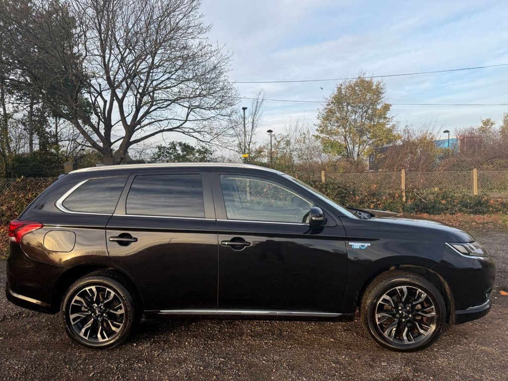 Used Mitsubishi Outlander 2017 for sale - 76570441: Photo 2
