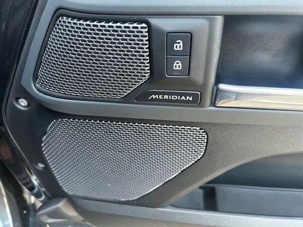Used Land Rover Defender 2023 for sale - 74257531: Photo 26