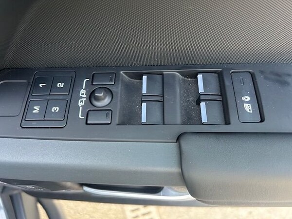 Used Land Rover Defender 2023 for sale - 74257531: Photo 27