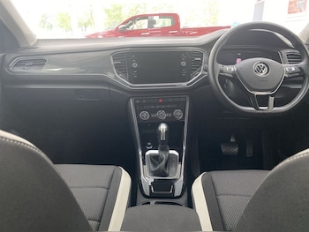 Used Volkswagen T-Roc 2021 for sale - 78677772: Photo