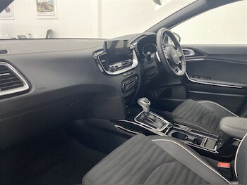 Used Kia Ceed 2025 for sale - 77210606: Photo