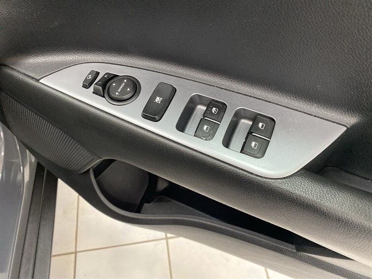 Used Kia Stonic 2023 for sale - 78102570: Photo 34