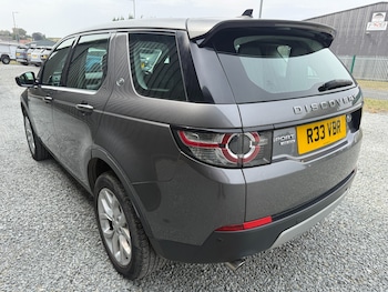 Used Land Rover Discovery Sport 2015 for sale - 75562659: Photo