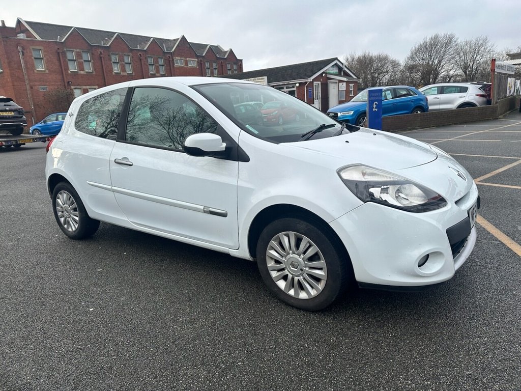 Used Renault Clio 2011 for sale - 77384135: Photo 2