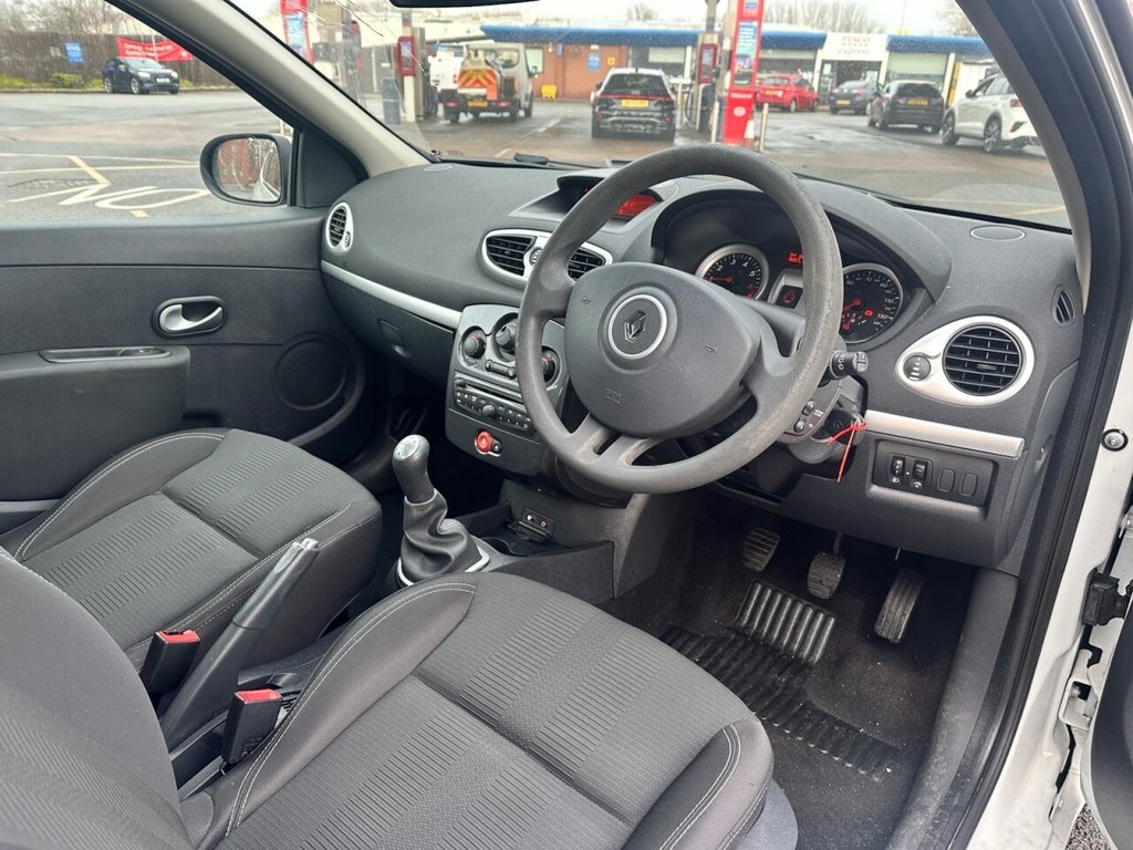 Used Renault Clio 2011 for sale - 77384135: Photo 5
