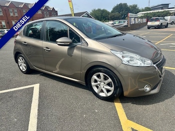 Used Peugeot 208 2013 for sale - 75473688: Photo