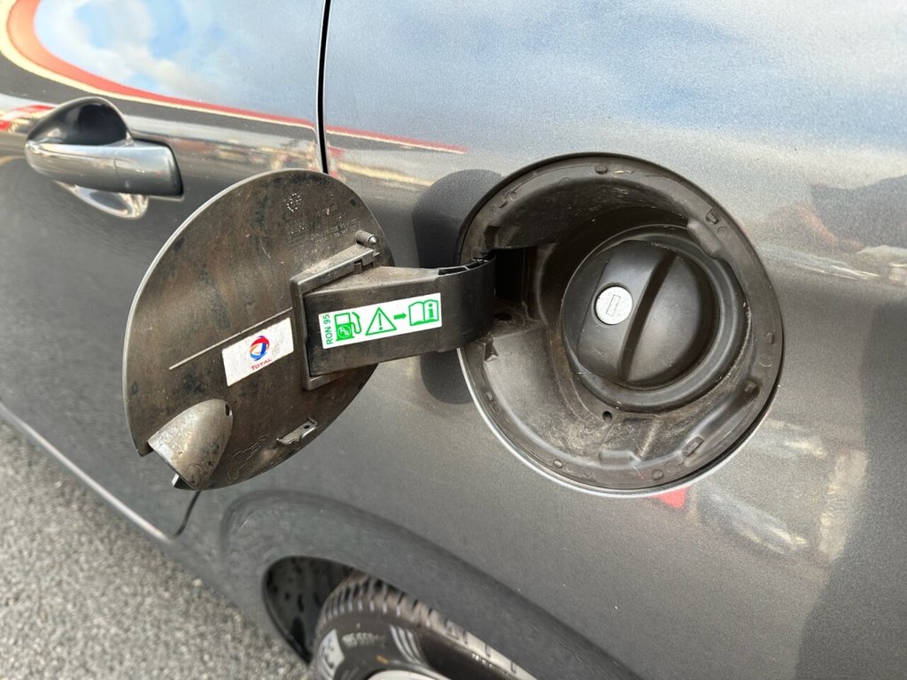 Used Peugeot 208 2015 for sale - 76740176: Photo 25