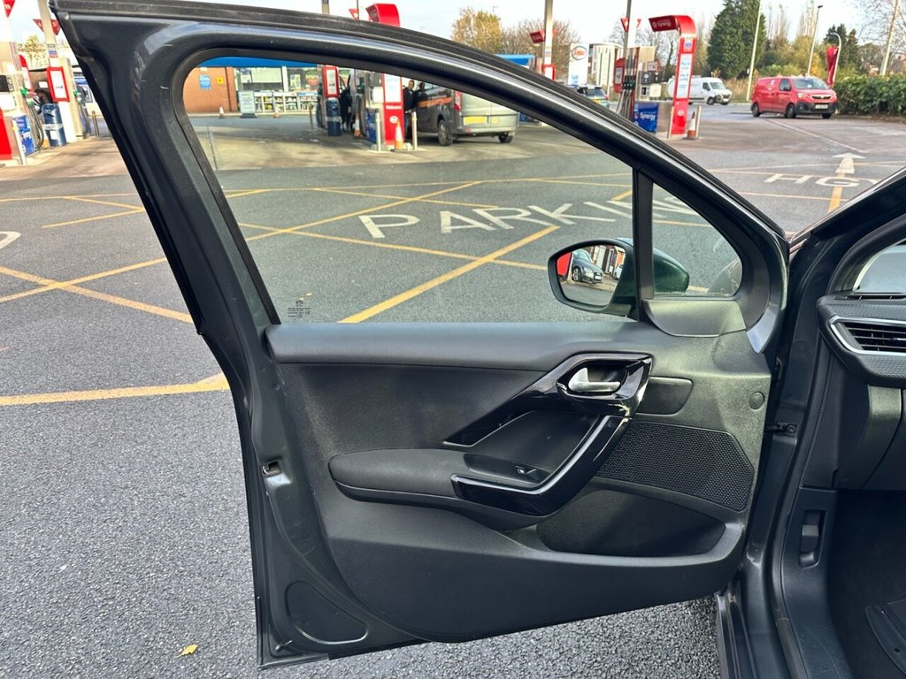 Used Peugeot 208 2015 for sale - 76740176: Photo 29