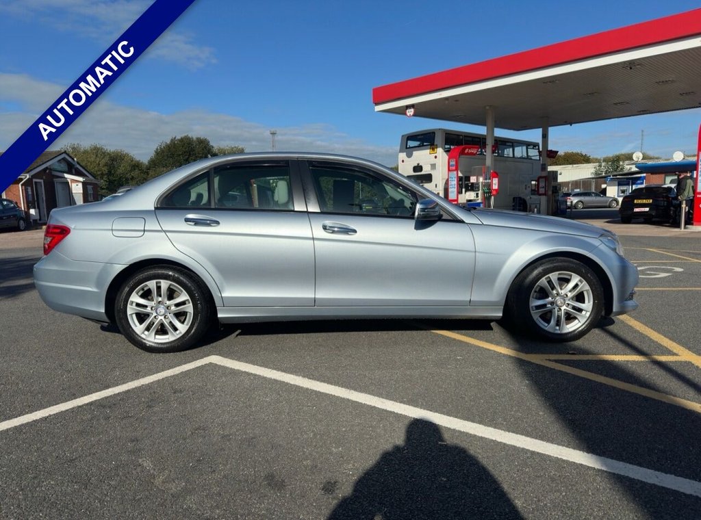 Used Mercedes-Benz C-Class 2012 for sale - 76106239: Photo 2