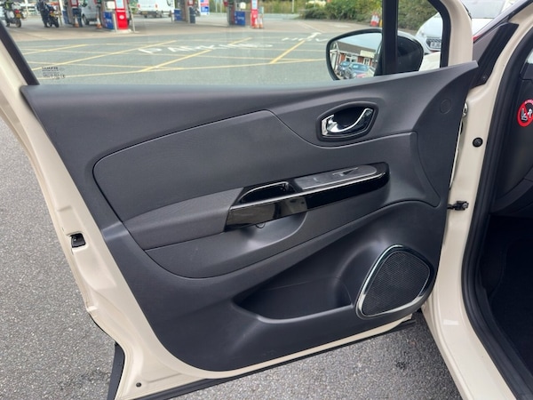 Used Renault Captur 2015 for sale - 76185141: Photo 10