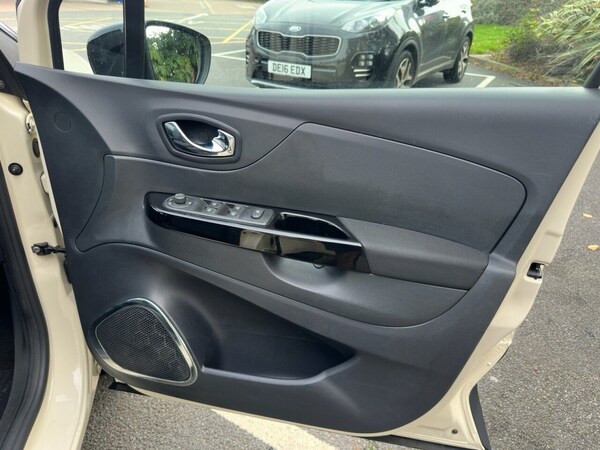 Used Renault Captur 2015 for sale - 76185141: Photo 21