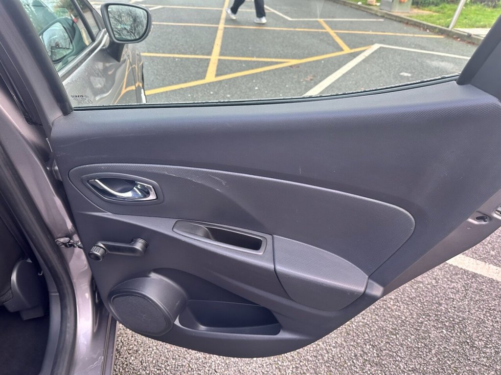 Used Renault Clio 2013 for sale - 76840755: Photo 23