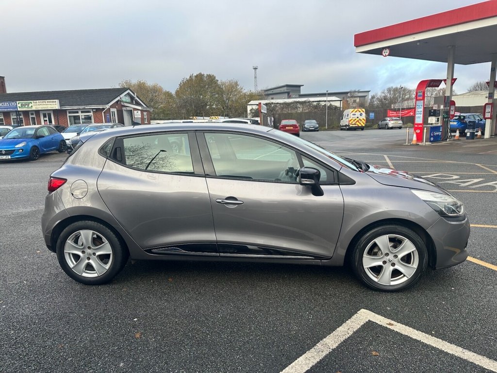 Used Renault Clio 2013 for sale - 76840755: Photo 4