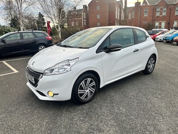 Used Peugeot 208 2013 for sale - 76909947: Photo