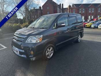 Used Toyota Voxy 2005 for sale - 74845284: Photo