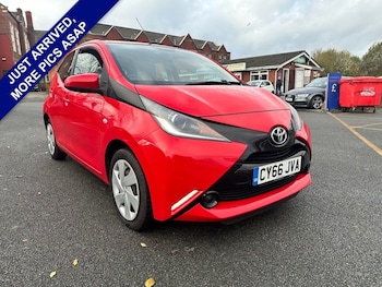 2017 (66) - 1.0 VVT-i X-Play 5dr