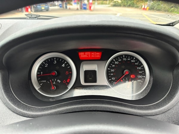 Used Renault Clio 2010 for sale - 76304073: Photo 12