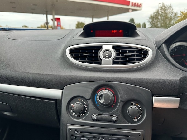 Used Renault Clio 2010 for sale - 76304073: Photo 13