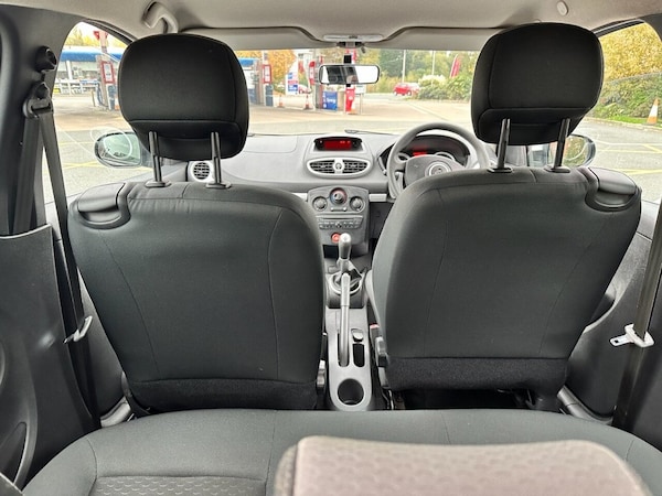 Used Renault Clio 2010 for sale - 76304073: Photo 21
