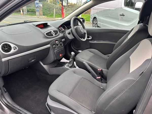 Used Renault Clio 2010 for sale - 76304073: Photo 23