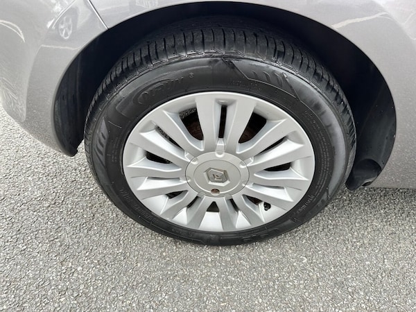 Used Renault Clio 2010 for sale - 76304073: Photo 9