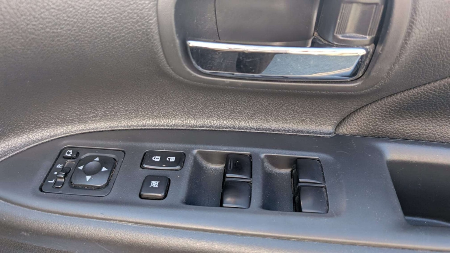 Used Mitsubishi Outlander 2015 for sale - 76352264: Photo 25