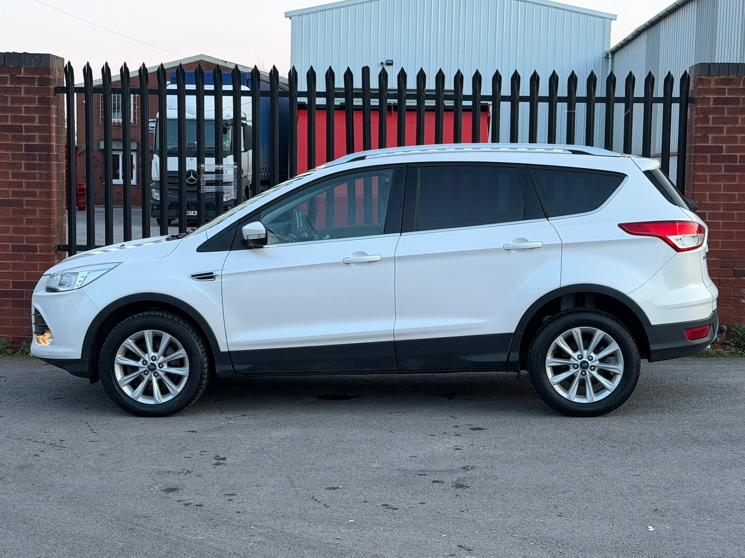 Used Ford Kuga 2015 for sale - 77988995: Photo 4