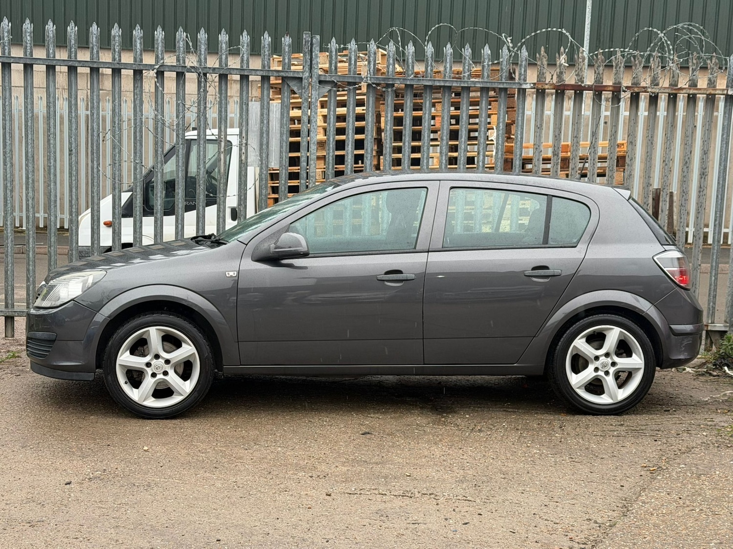 Used Vauxhall Astra 2009 for sale - 77022937: Photo 4