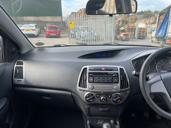Used Hyundai i20 2014 for sale - 76146364: Photo 16