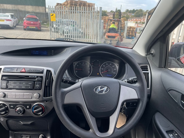 Used Hyundai i20 2014 for sale - 76146364: Photo 17