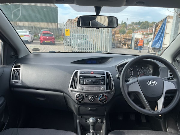Used Hyundai i20 2014 for sale - 76146364: Photo 18