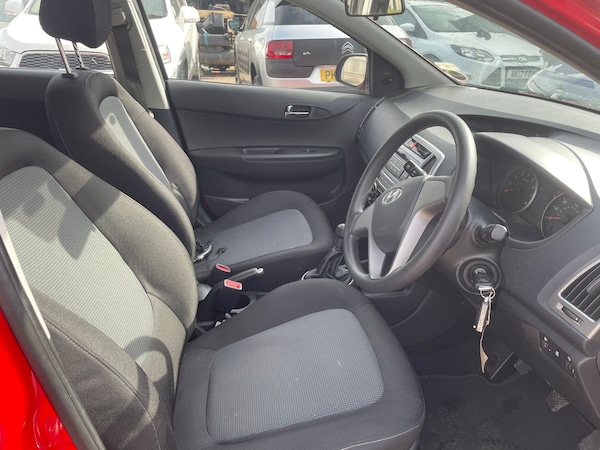 Used Hyundai i20 2014 for sale - 76146364: Photo 24
