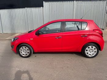 Used Hyundai i20 2014 for sale - 76146364: Photo