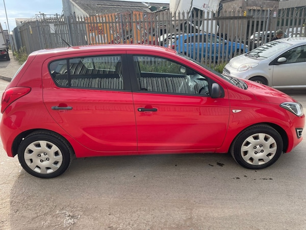 Used Hyundai i20 2014 for sale - 76146364: Photo 4