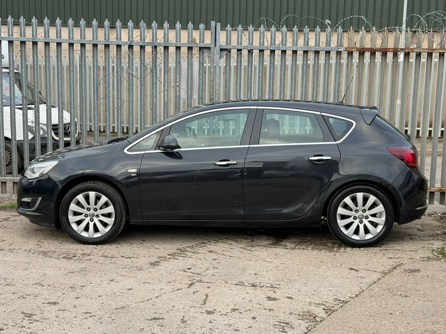 Used Vauxhall Astra 2013 for sale - 77381221: Photo 5