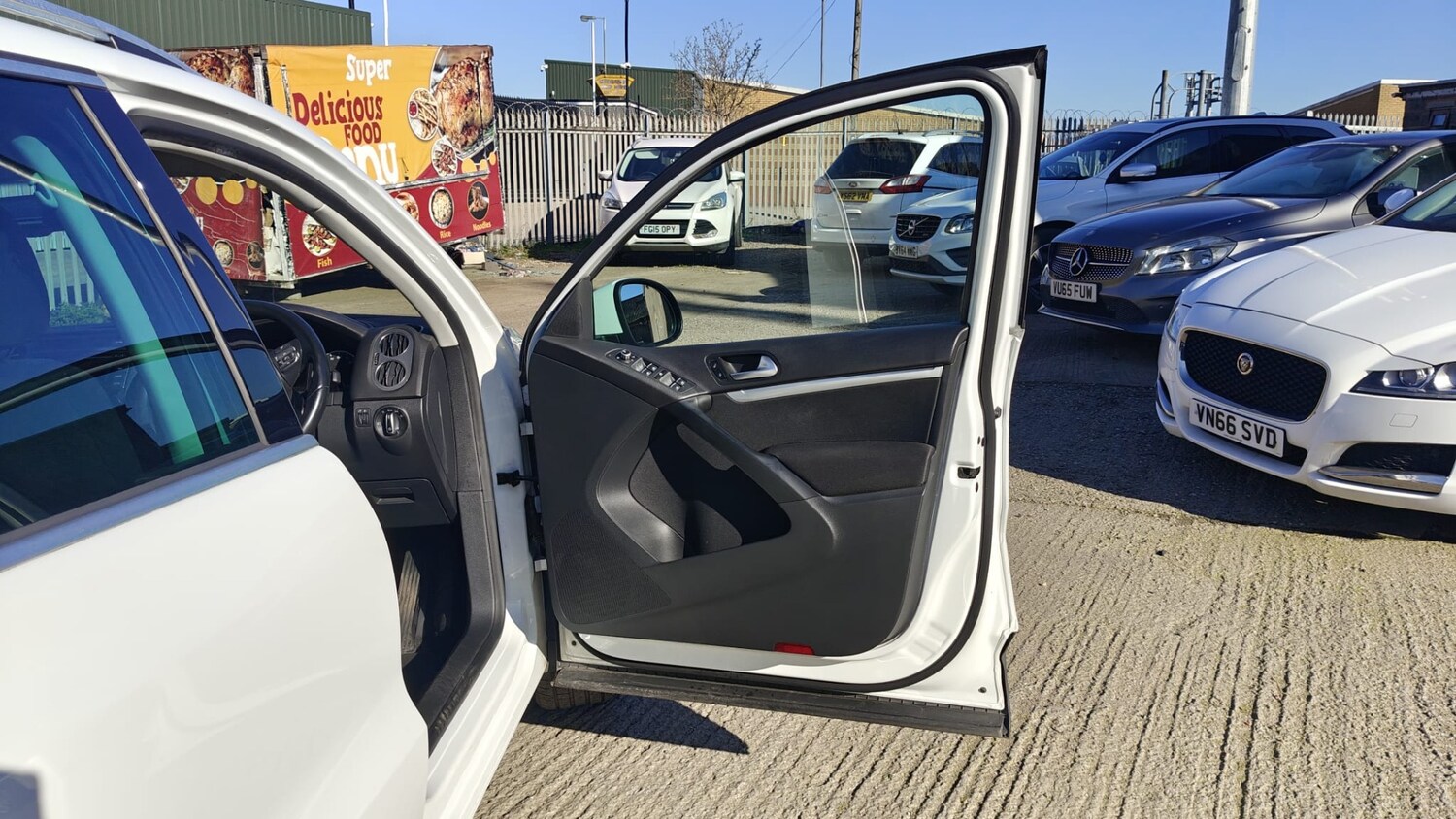 Used Volkswagen Tiguan 2015 for sale - 77935408: Photo 12