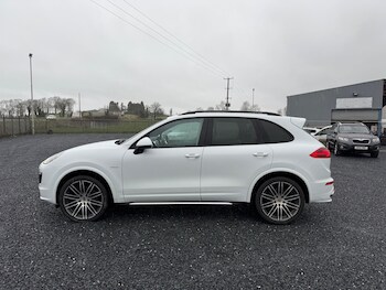 Used Porsche Cayenne 2015 for sale - 75632596: Photo