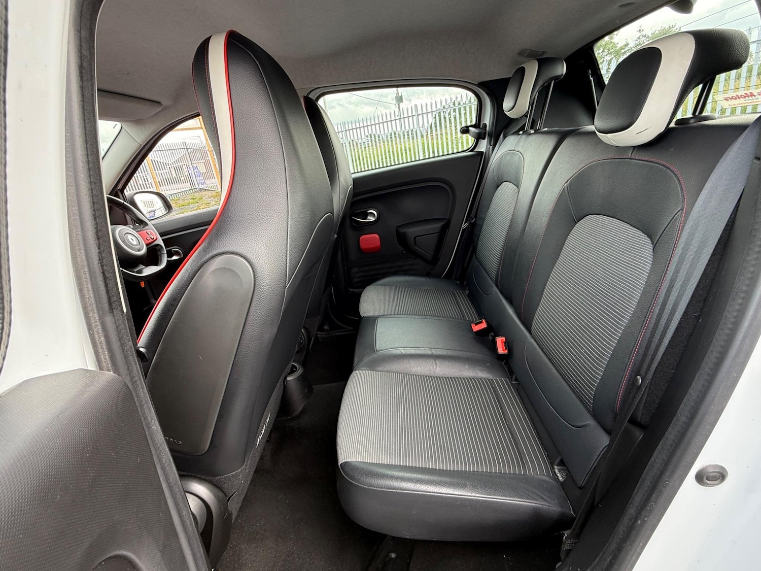 Used Renault Twingo 2014 for sale - 76953835: Photo 9