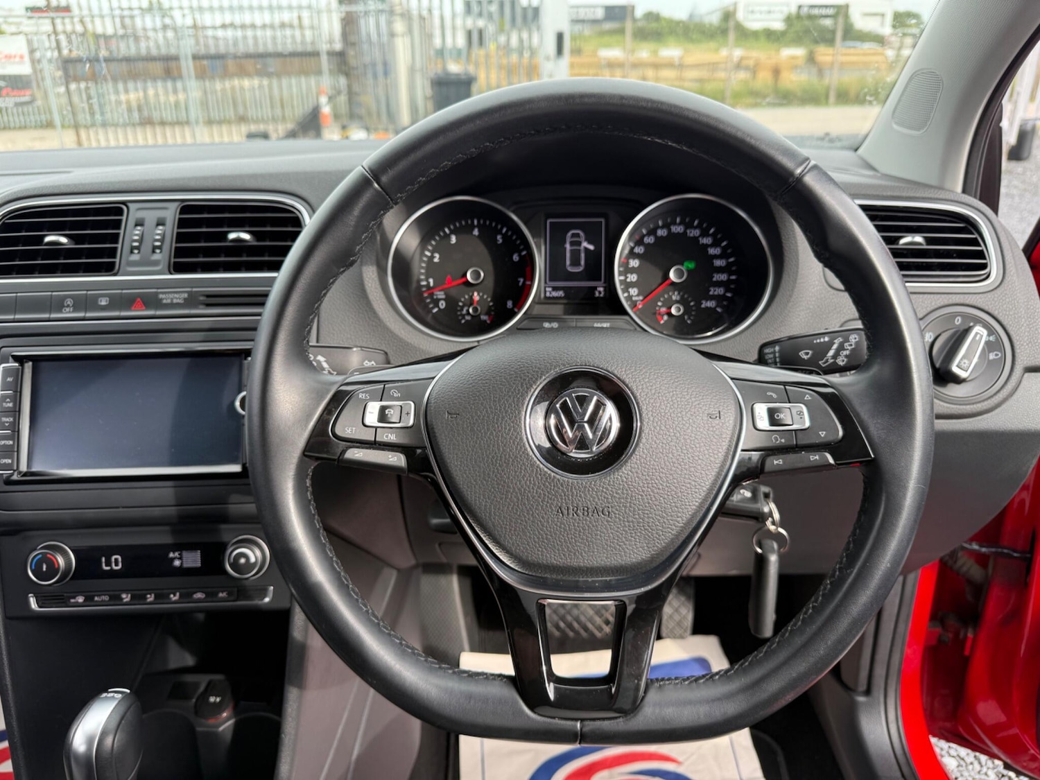 Used Volkswagen Polo 2015 for sale - 76953860: Photo 10